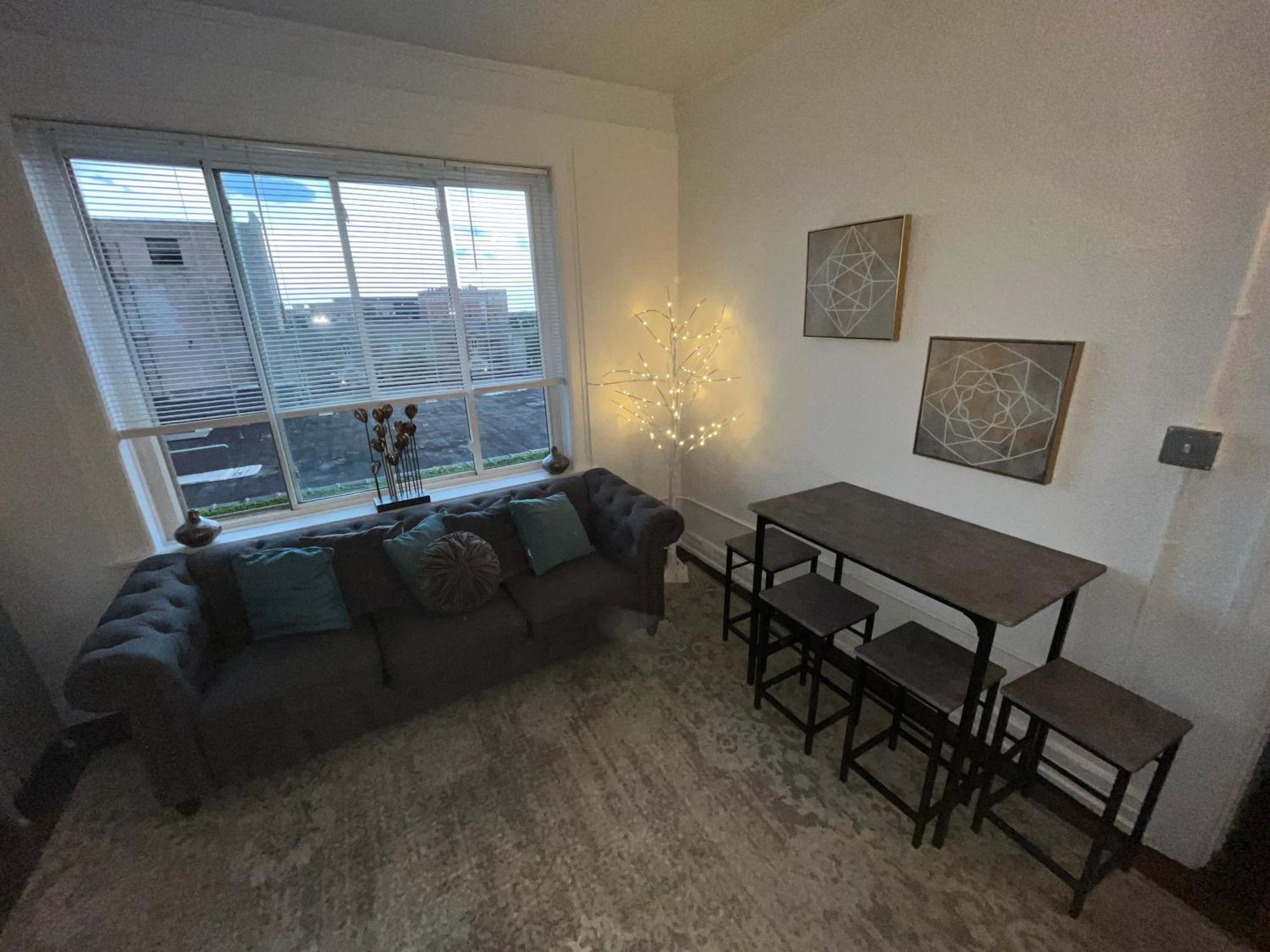 2 Bedroom Stylist Apartment ديترويت المظهر الخارجي الصورة