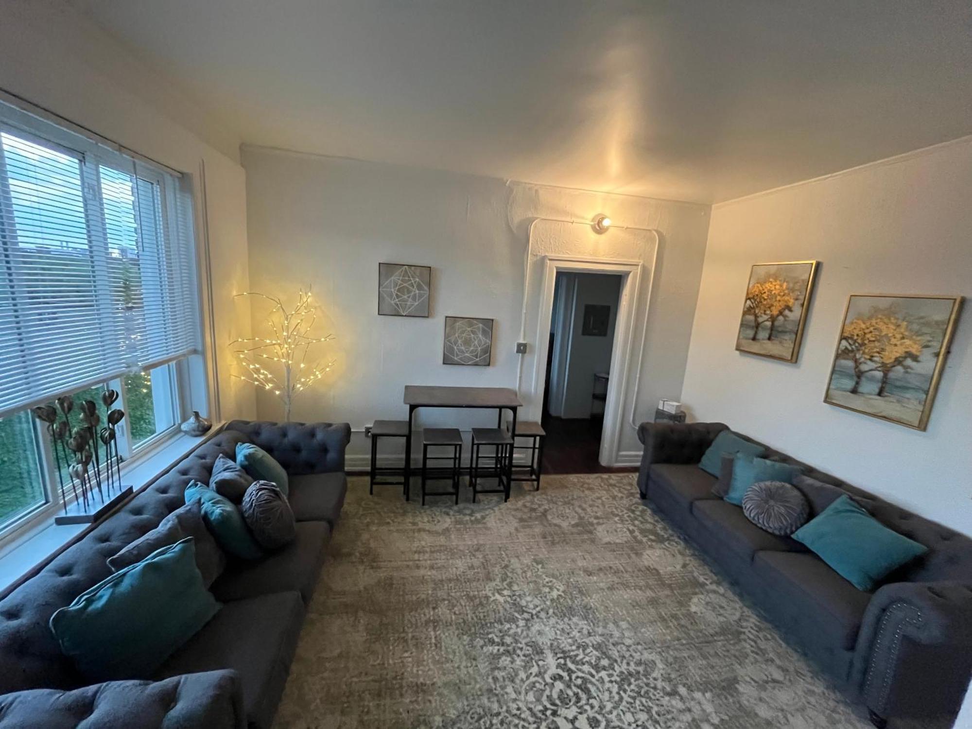 2 Bedroom Stylist Apartment ديترويت المظهر الخارجي الصورة